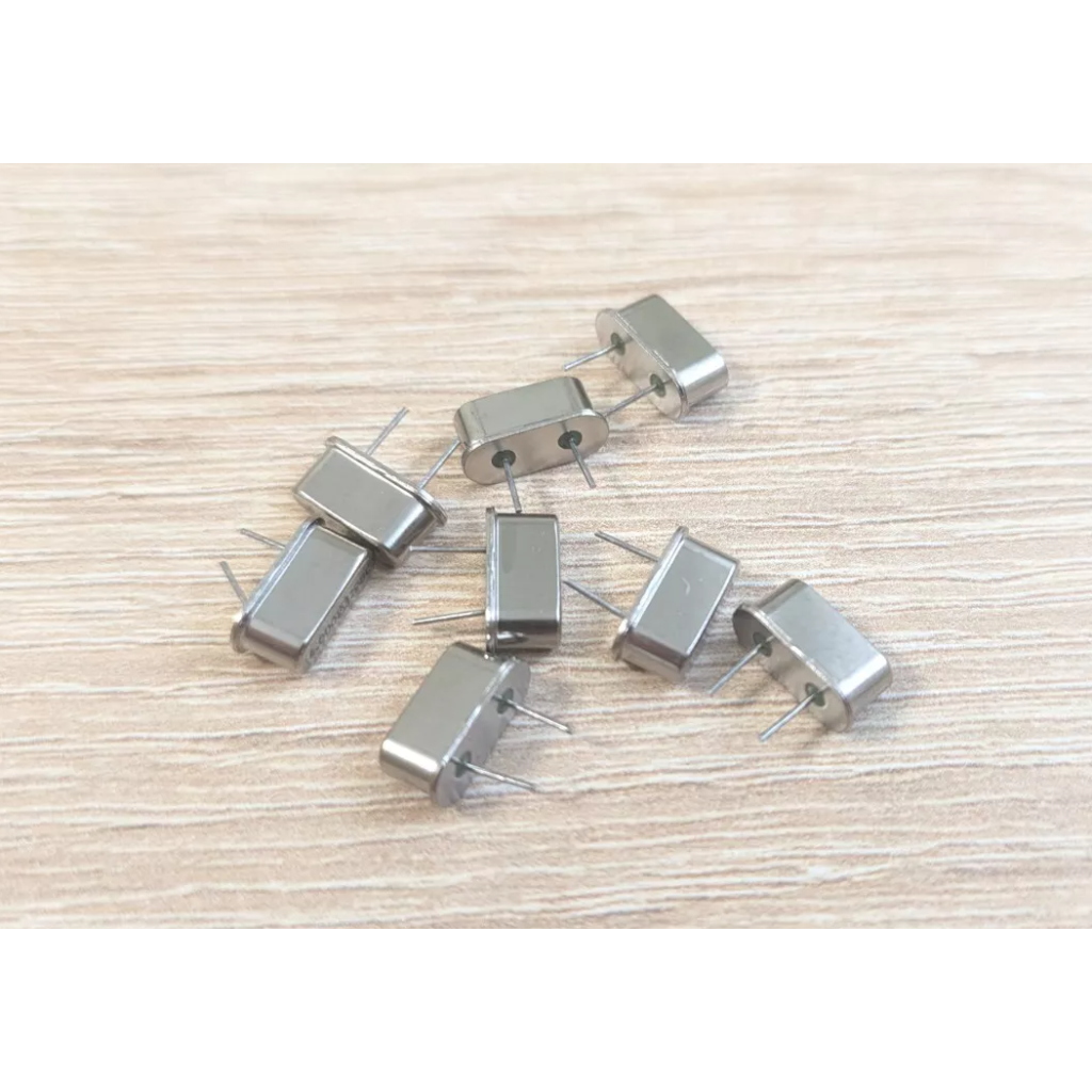 Quarz 4 MHz HC-49S Drücker für Knöpfe Quarz 4 MHz HC-49S Drücker für Knöpfe